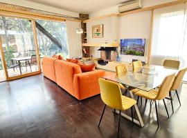 Hotel Photo: Luxury apartment with view and balcony at San Peter area