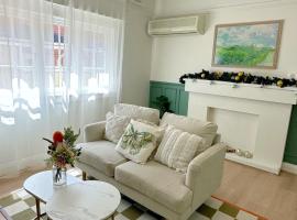 酒店照片: three bedroom house within walking distance to light rail station