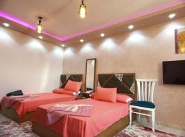 Gambaran Hotel: A 5-star hotel room in front of Mansoura University