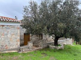 Fotos de Hotel: Cheerful 3 bedroom cottage with indoor fireplace