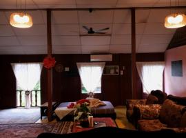 Hotel Foto: Rumah Kayu Aboh