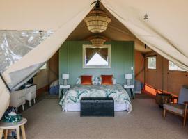 호텔 사진: Villas & Vines Glamping