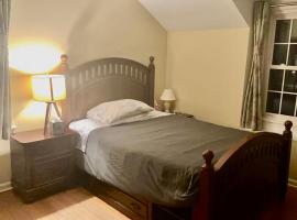 Hotel Foto: B1 A private room in Naperville downtown with desk and Wi-Fi near everything