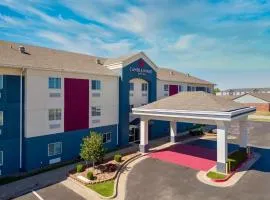 Candlewood Suites Oklahoma City-Moore, an IHG Hotel, hotel di Moore