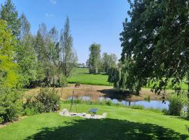 Foto do Hotel: De Opkikker 10 persoons vakantiehuis met hottub