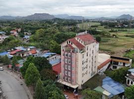 A picture of the hotel: Khách sạn Crown - Gần đại học Nông Lâm TN