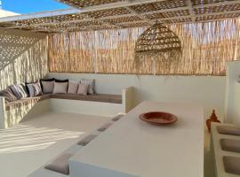 Hotel Photo: Beautiful Apartment with Private Rooftop Terrace