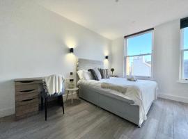 A picture of the hotel: Sleek Stylish 1 Bedroom Leeds City Apartment