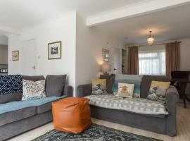 Hotel Photo: Large Family Home Private Garden Beach 2 mins Walk