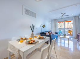 ホテル写真: 797 HOLIDAY RENTALS- Renovado piso en el paseo maritimo fuengirola