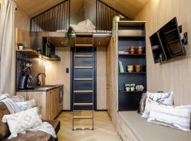 Hotel Photo: Luxe Tiny House op minicamping in Waarde