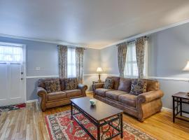 Hotel Photo: Maryland Abode with Patio Near Baltimore Harbor