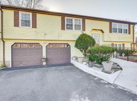 Hotel Foto: Charming Windsor Home with Private Backyard!