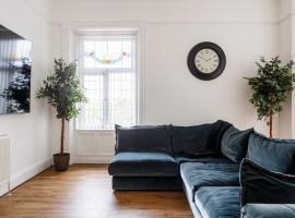 Photo de l’hôtel: Beech Suite with 85 inch Cinema TV