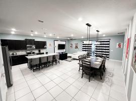 Hotel Photo: 2127LC- Windsor Island home