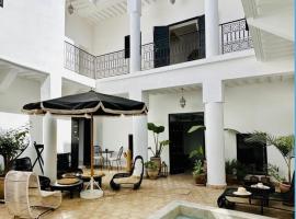 A picture of the hotel: Riad 27