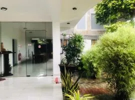 Senanayaka Holiday Inn
