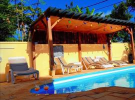 ホテル写真: 3 bedrooms villa with shared pool furnished terrace and wifi at Pointe aux Piments
