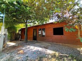 A picture of the hotel: Cabaña de Madera, El Pochote