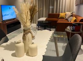 Hotel fotoğraf: New Apartment by the Twin Center with Free Parking