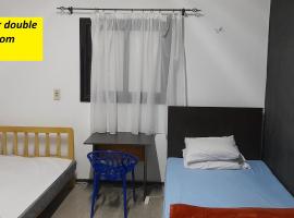 Hotel Foto: Rooms in an apartment with a separate private entrance in Nasr City, Cairo, Egypt near the new Malaysian students building, the Abana, Al-Fajr Institute for teaching languages 15 min from Cairo International Airport, 25 min downtown and 40 min to pyramids