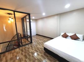Hotel Foto: NEW! KG home 3 Bedrooms/ Free Wi-Fi