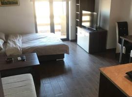 Foto di Hotel: Dvokrevetni apartman sa kuhinjom