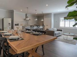 Hotel Photo: Family Hampton Inspired Home Situated In Baldivis