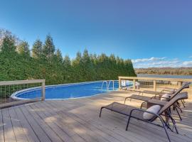 A picture of the hotel: Decatur Oasis - Private Pool, Hot Tub and Deck!