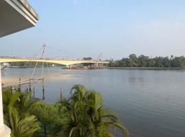 A picture of the hotel: LakeVilla Cochin (water front villa )