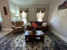 מלון צילום: Spacious and Cozy- near T-station-Quiet Neighborhood!