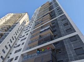 Foto di Hotel: Amazing Tower apt at karmei Gat- perfect familly vacation