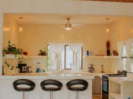 รูปภาพของโรงแรม: Stunning 3BR Villa AC/WIFI in Todos Santos