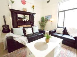 Hotel Foto: Heart of Coogee - Semi/2 Bed Federation House & AC