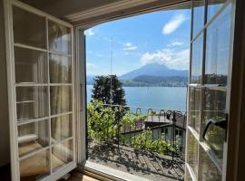 A picture of the hotel: Charming house with a lake view