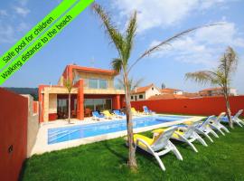 Hotel Foto: Superb Esposende Villa - 5 Bedrooms - Villa Agobar - Tennis Court - Walking Distance to Beach