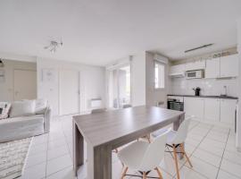 รูปภาพของโรงแรม: Bordeaux Bastide apartment with parking