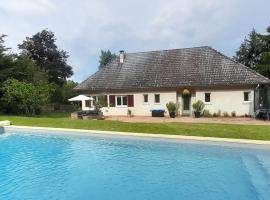 Hotel fotoğraf: Villa au calme avec grande piscine