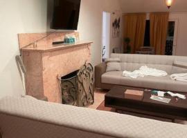 Hotel Photo: ৎ୭ Spacious Retreat in Los Angeles ৎ୭