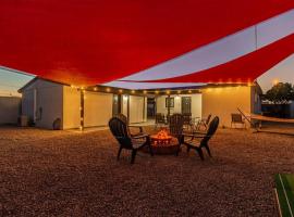 Hotel foto: Phoenix Retreat - 2 Bedroom Home with King-Size Bed - 3 Smart TVs - 10 min from Airp - Unit A