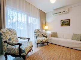 Hotel Foto: Cozy Central Flat w Garden 5 min to Metro in Sisli