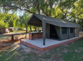Riverbend Camp - Self-catering Luxury Glamping Tent, hotel in Christiana