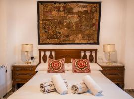 Moorish house in Heart of albayzin, hotel en Granada