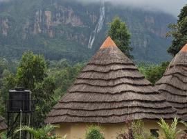 Hotel fotoğraf: Cwmbale Eco-Safari Lodges, Restaurant and Zoo.