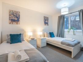 Hotel Photo: Modern 4 Bed House-Free Parking