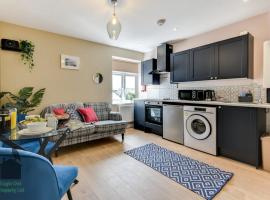 Хотел снимка: 1 bed flat for two close to train station with private parking by Eagle Owl Property