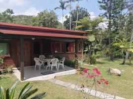 Foto di Hotel: Maison en bois au Mont mou