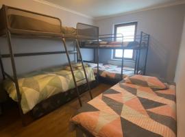 Фотография гостиницы: Dublin Airport Big rooms with bathroom outside room - kitchen only 7 days reservation