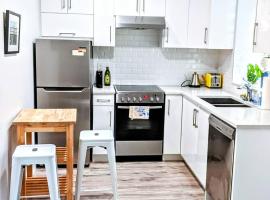 Hotel Photo: ENTIRE Garden Apt-Private Parking+Central Location