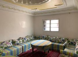 होटल की एक तस्वीर: Appartement meublé sans vis à vis proche de toutes commodités 5 min à Marjane chaikh Zaid et centre ville